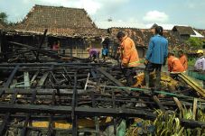 Dua Rumah Petani di...