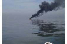 Kapal Terbakar di Kepulauan...