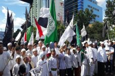 10 Orang dari Massa...