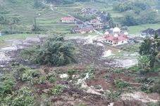 Longsor di Agam Terjang...
