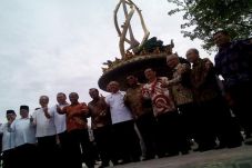Tugu yang Diresmikan...