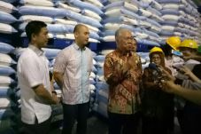 Tinjau Gudang Distributor...