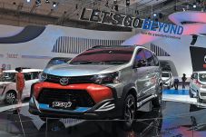 Toyota Pertimbangkan...