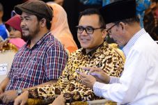 Lewat Festival Sastra,...