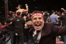 Chavez Sukses Hentikan...