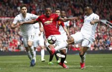 Manchester United Ditahan...