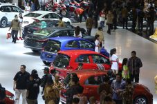 Barisan Mobil Baru yang...