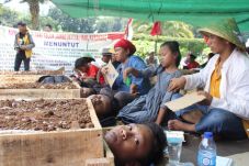 May Day, Petani Karawang...