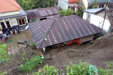 Diguyur Hujan 2 Jam,...