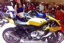 Yamaha R1 Sentuhan Valentino...