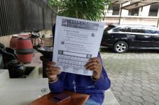 Dituding Rekam Video...