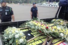 Karangan Bunga di DPR...