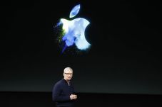 Penjualan iPhone Anjlok,...