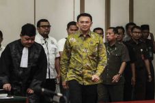 Ahok Dituntut Satu Tahun...