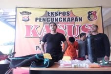 Bangkrut Jual Pakaian,...