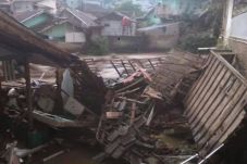 Banjir Bandang Terjang...