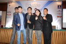Delon Idol Jadi Penyanyi...