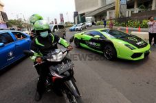 Driver Ojek Online Keluhkan...