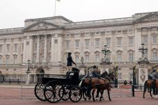Istana Buckingham Gelar...