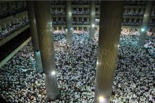 Jelang Salat Jumat,...