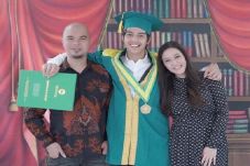 Wisuda, El Satukan Ahmad...