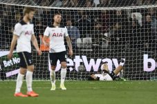 Trofi Milik Chelsea!...