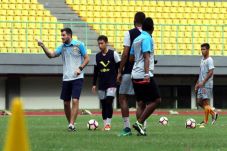 Didatangi Persegres...