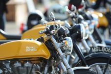 Royal Enfield Mendarat...