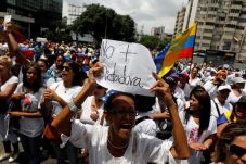Venezuela Memanas, Penasihat...