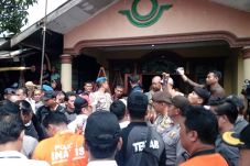 Setelah Rekonstruksi,...