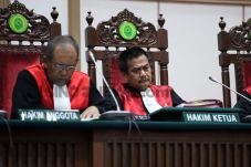 Isi Putusan Ahok Setebal...