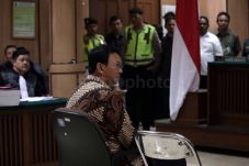 Ahok Divonis 2 Tahun,...