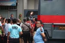 Ahok Divonis 2 Tahun,...