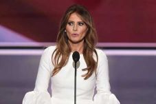 Melania Trump Berhenti...