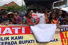 Tanah Diserobot Perusahaan,...