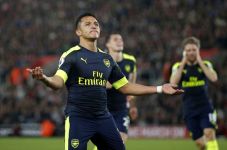 Arsenal Gusur Manchester...