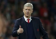 Arsene Wenger Sanjung...