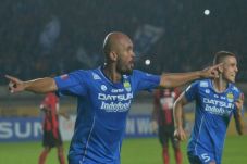 Penasaran, Tim Medis...