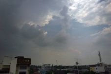 Tangerang, Bekasi, dan...
