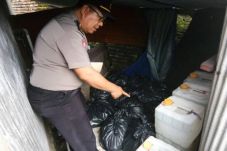 Simpan Ratusan Liter...