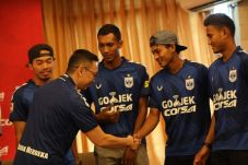 Dukung Sepak Bola Indonesia,...