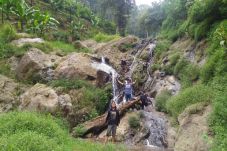 Batu Ampar Suntenjaya,...