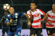 Arema vs Madura United...