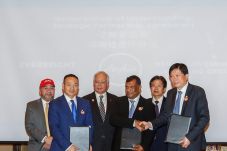 AirAsia Gaet Everbright...