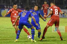 Persib Terpengaruh Mitos...