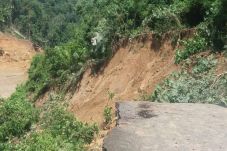 Jalan Ambles 750 Meter,...
