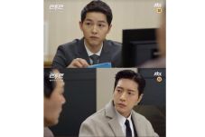 Song Joong Ki Berikan...