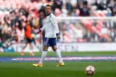 John Terry Galau Tentukan...