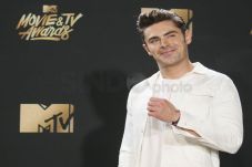 Zac Efron Perankan Pembunuh...