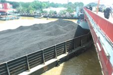 Jembatan Ampera Bergetar...